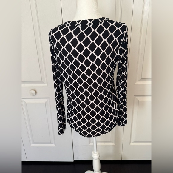 Black and white blouse - Picture 2 of 3